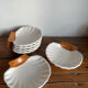 6 shell-shaped bowls