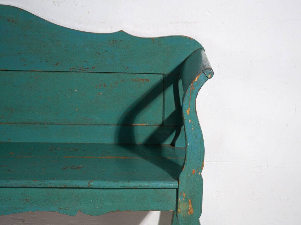 Banc ancien peint vert en bois de pin – Europe centrale, vers 1910