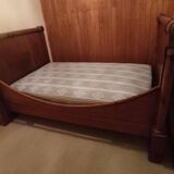 Empire bed