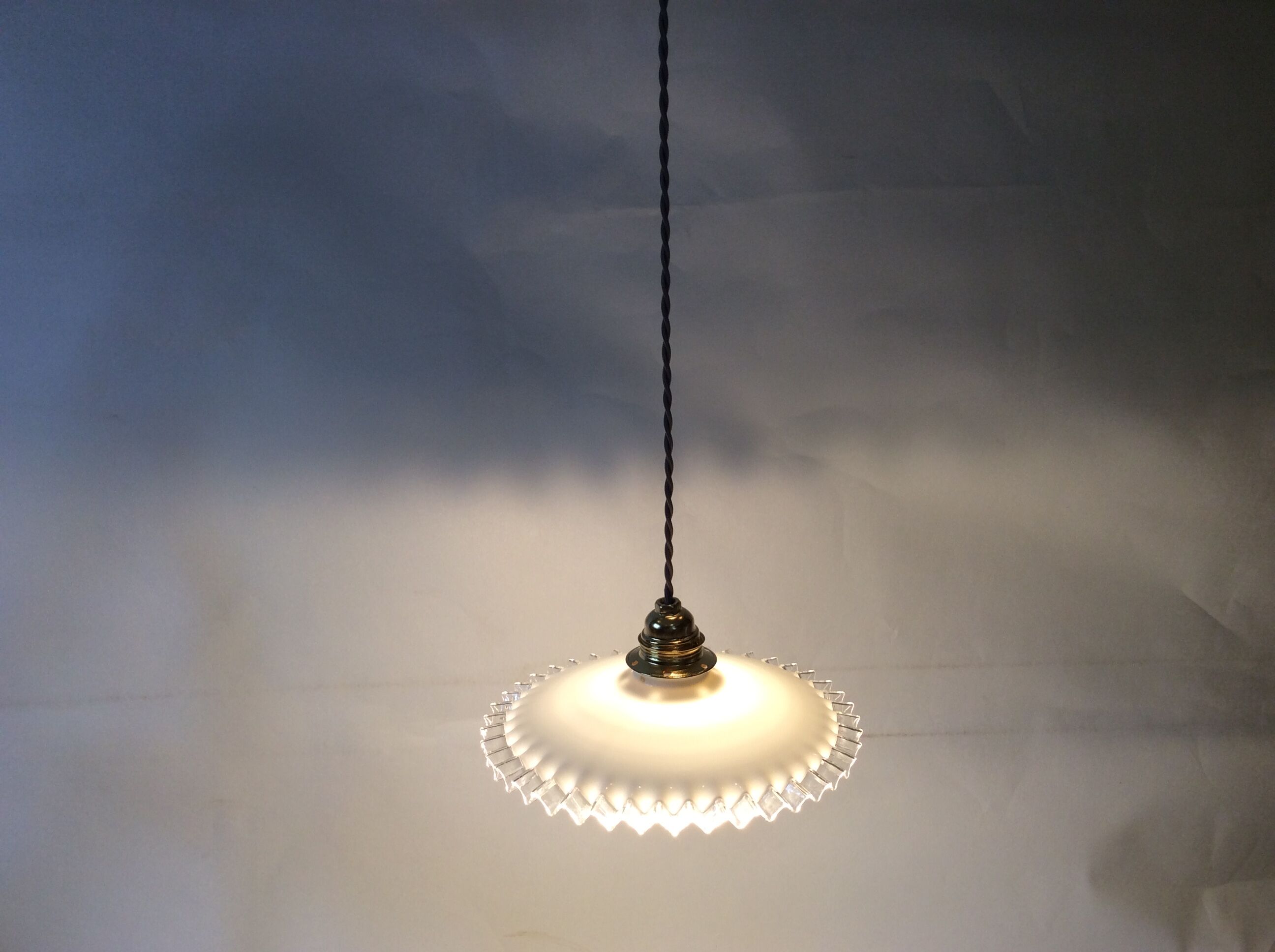 Vintage opaline suspension