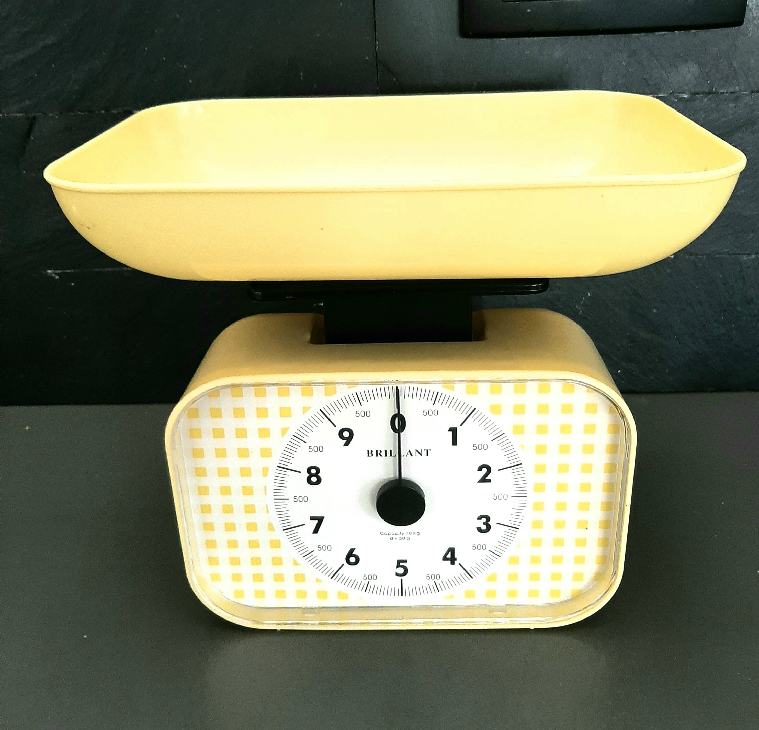 Balance de cuisine vintage jaune Brillant