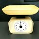 Balance de cuisine vintage jaune Brillant