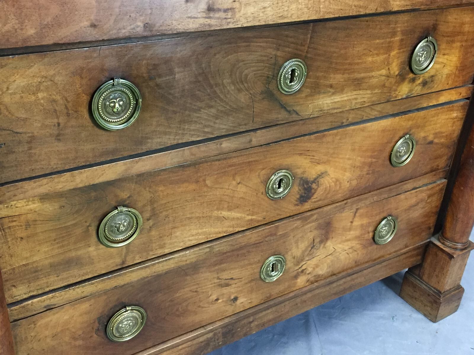 Commode époque empire début xixème en noyer