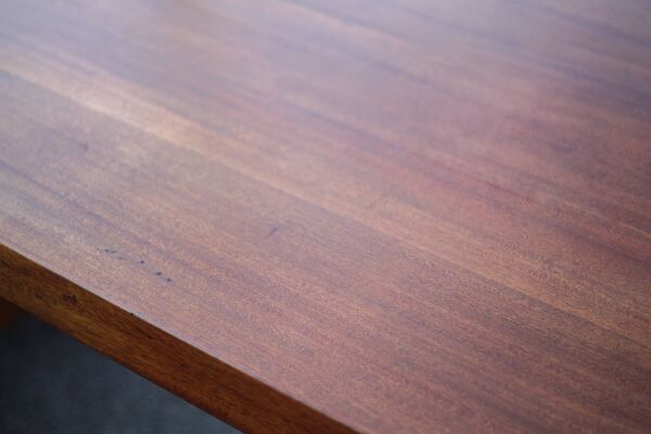 Grande table bois avec pieds sculptés, table artisanale, table bois massif, table de salon, table