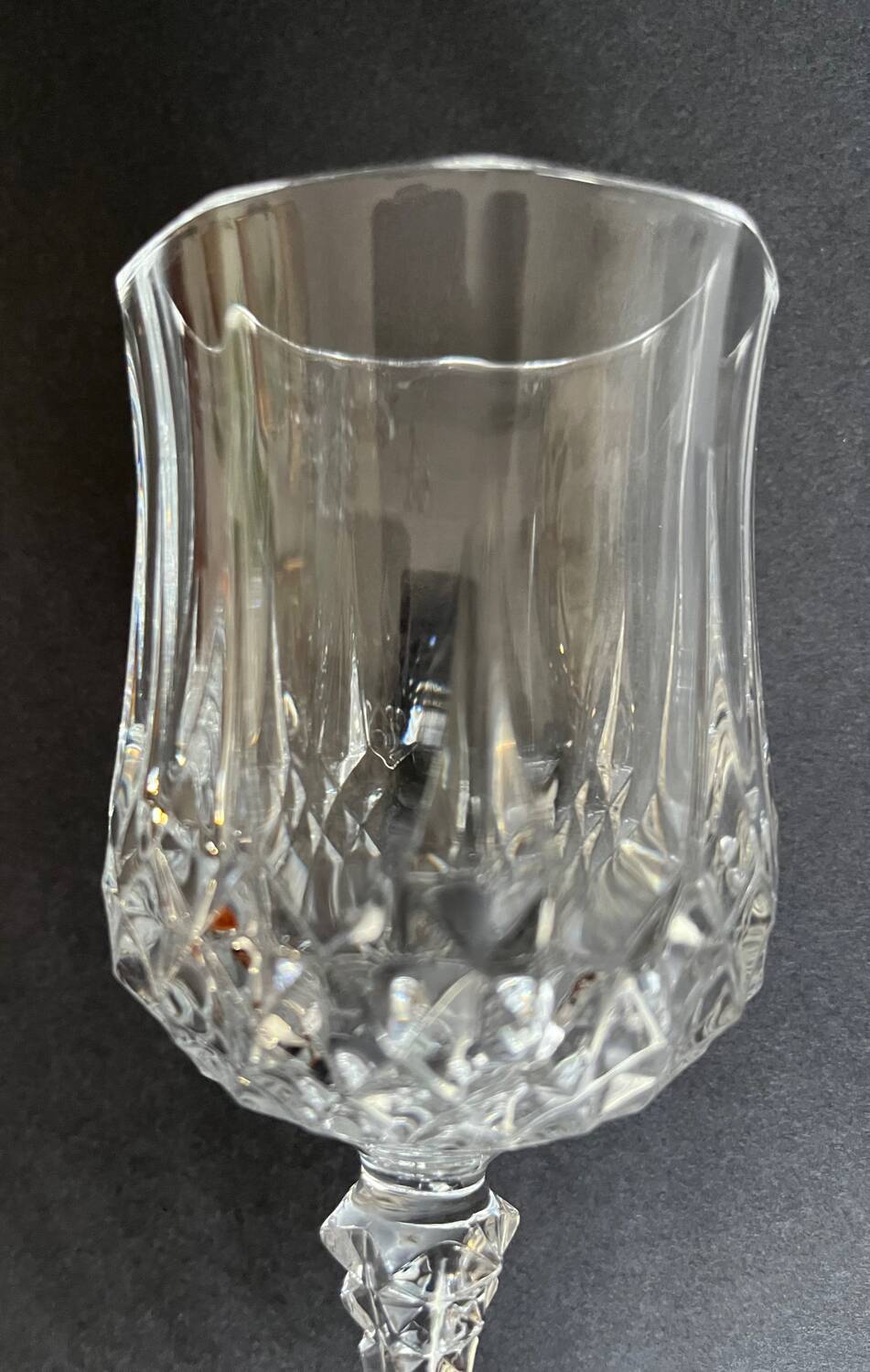 8 Arques crystal wine glasses