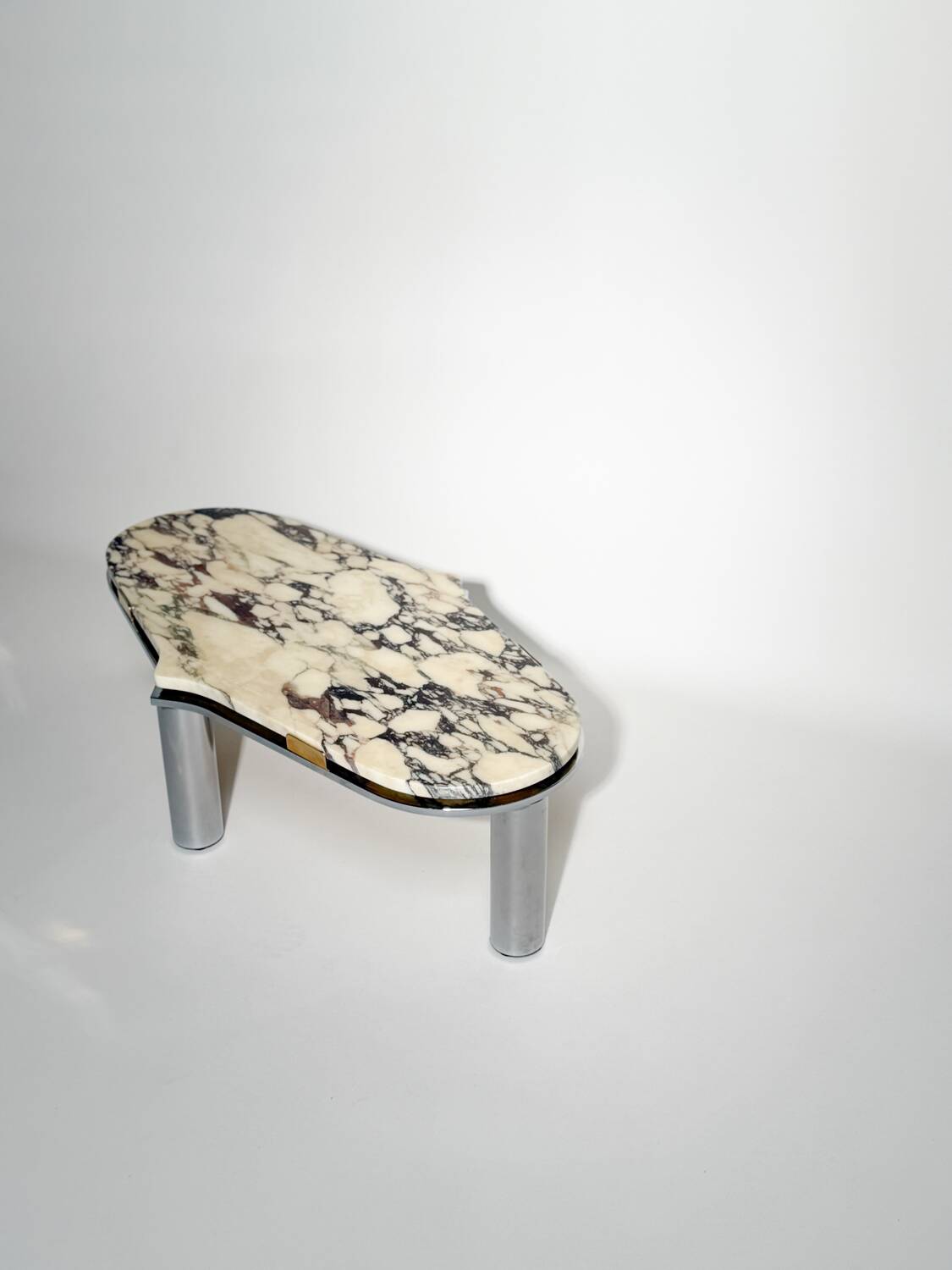 Table basse vintage chrome et marbre