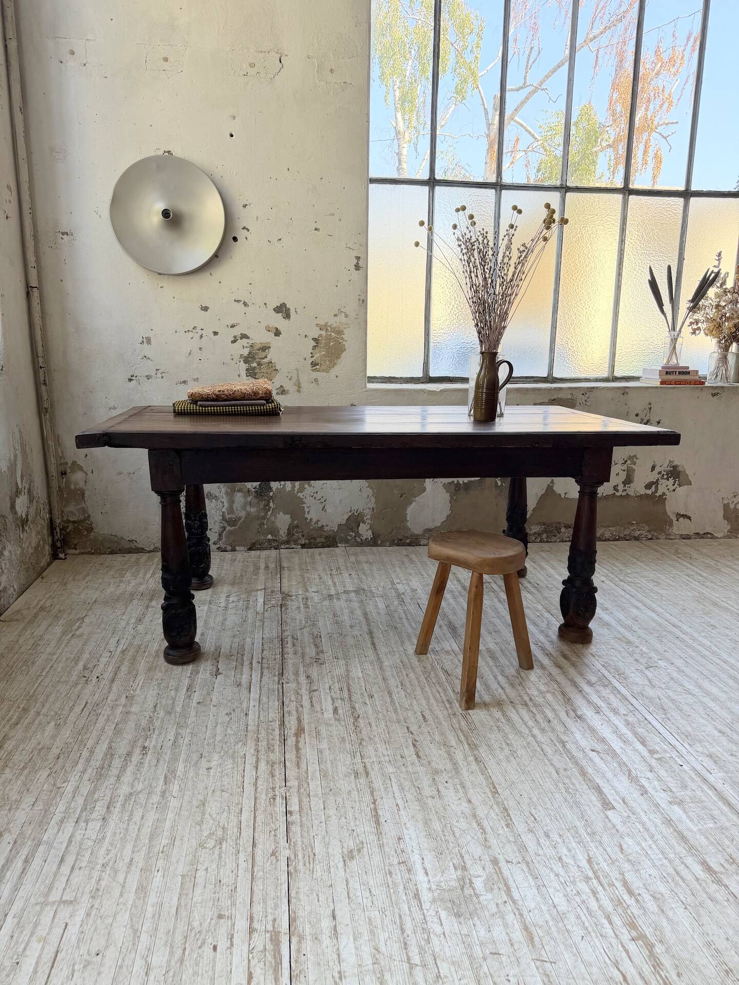 19th-century castle table, carved solid oak, 190cm.