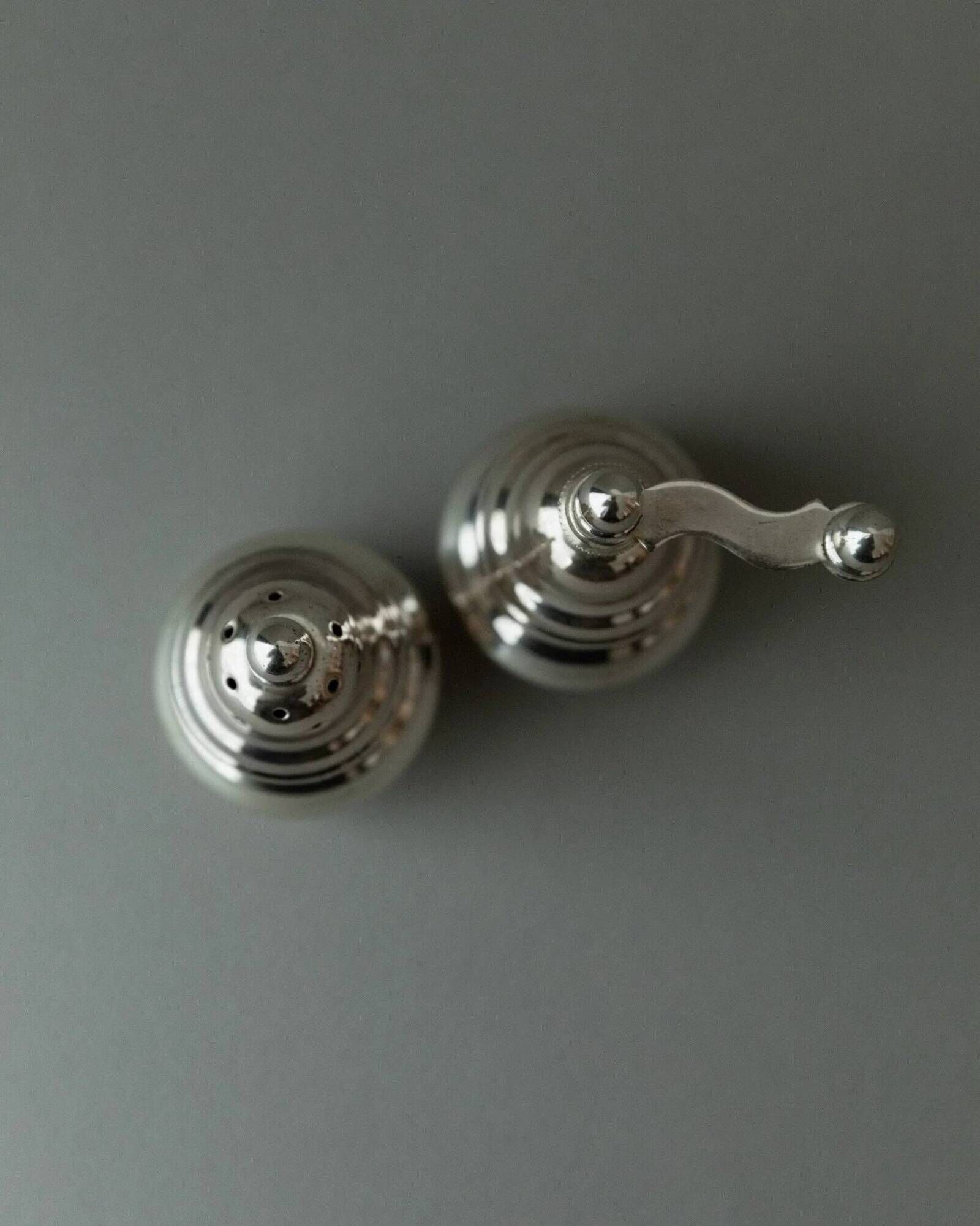Silver-plated vintage salt shaker and pepper mill set, 1970s Italy, elegant metal table décor