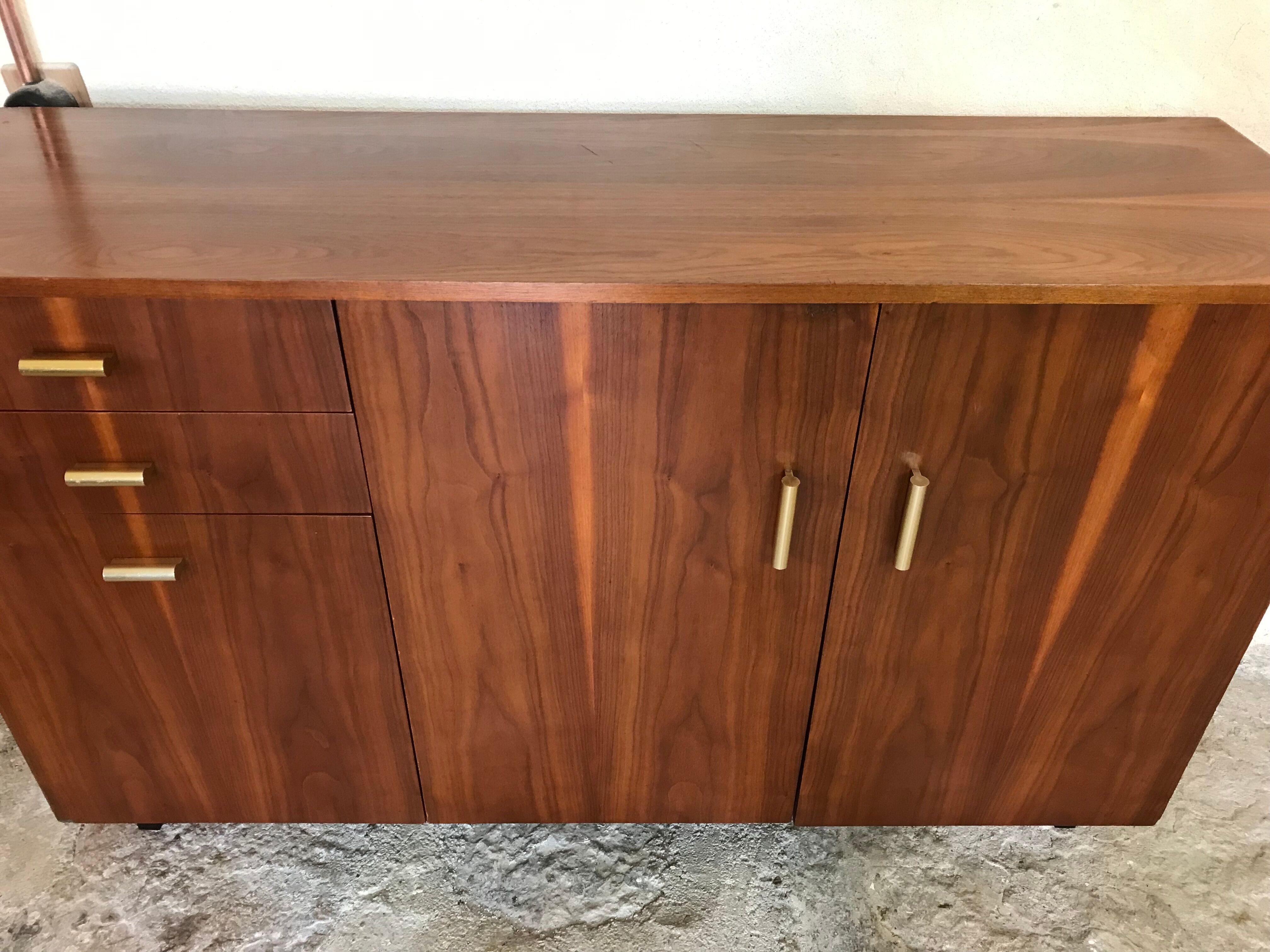 Vintage enfilade 1960-1980's blond walnut veneer handles brass