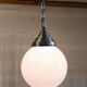 Suspension industrielle globe opaline XXL - années 40/50