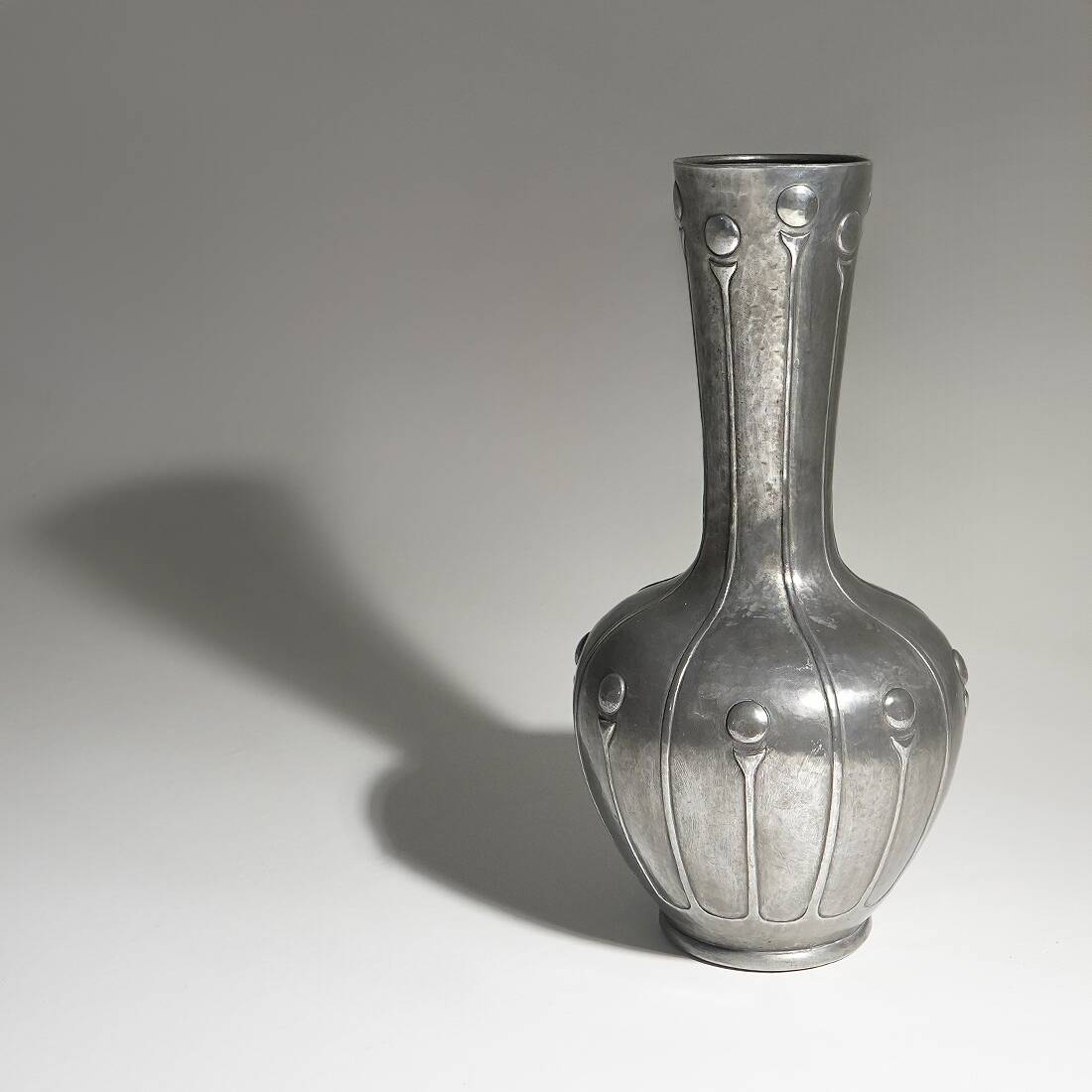 Art Decò pewter vase by Bellotti, 20’s