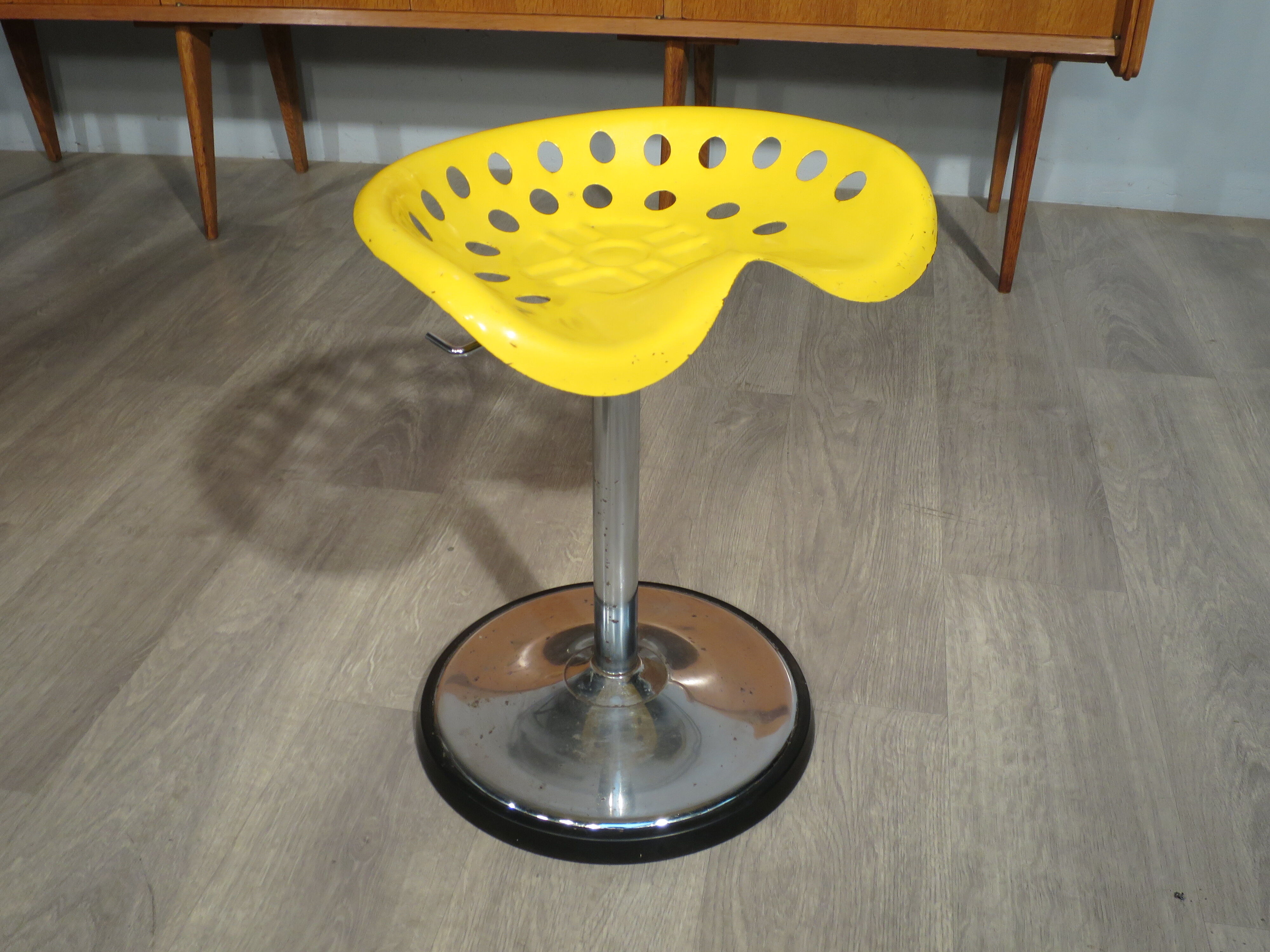 Mirima stool by Etienne Fermigier