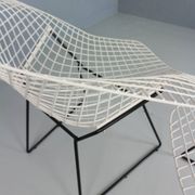 Set of two Diamond chair by Harry Bertoia in white & black metal. 1960s