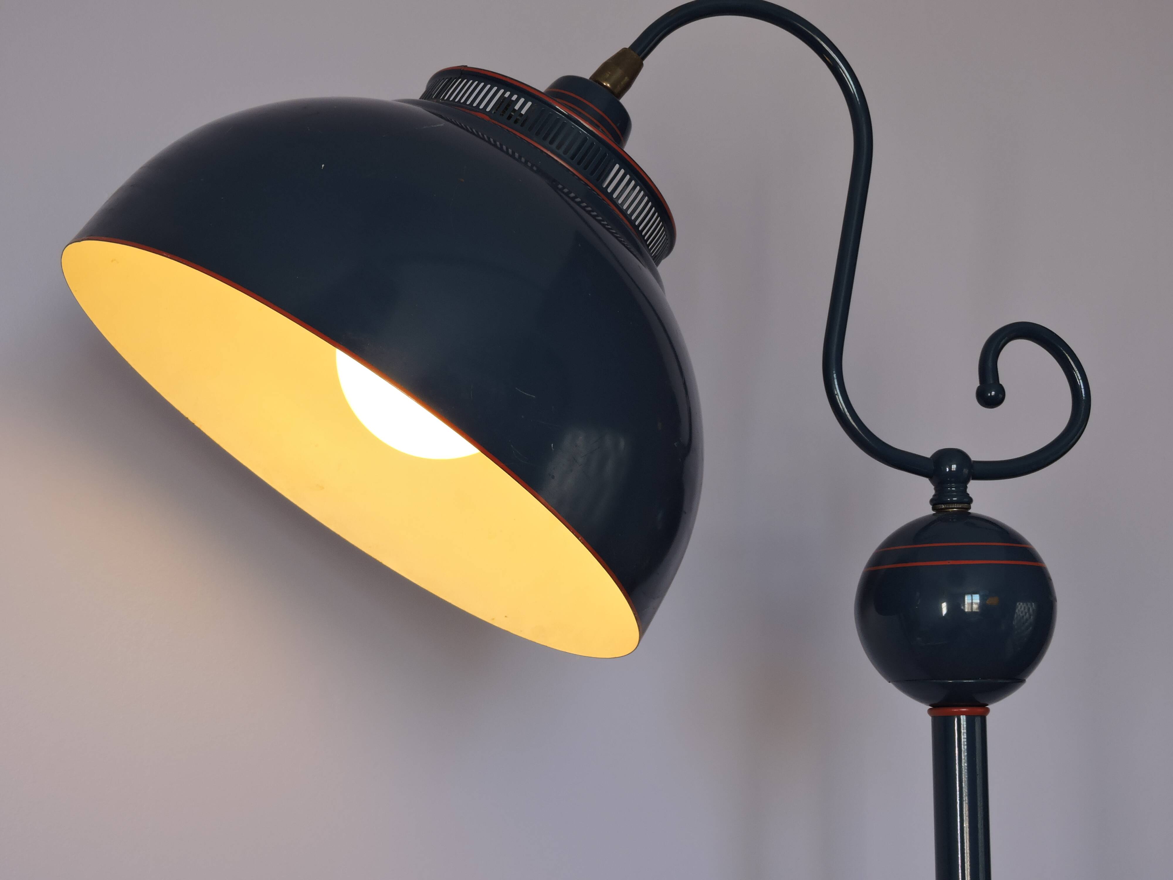 Lampe, lampadaire tôle rigitulle  années 50' underwriters laboratories
