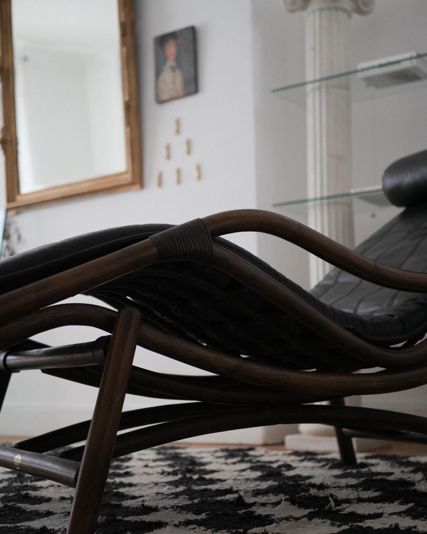 Rattan chaise longue