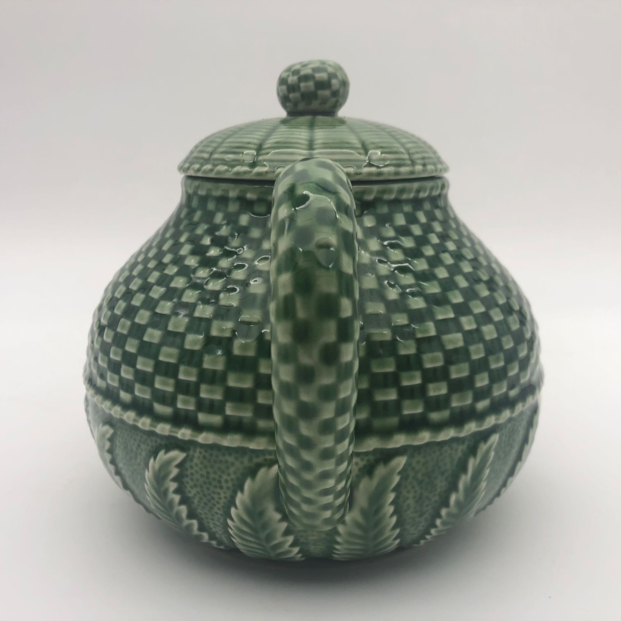 Vintage ceramic teapot Bordallo Pinheiro