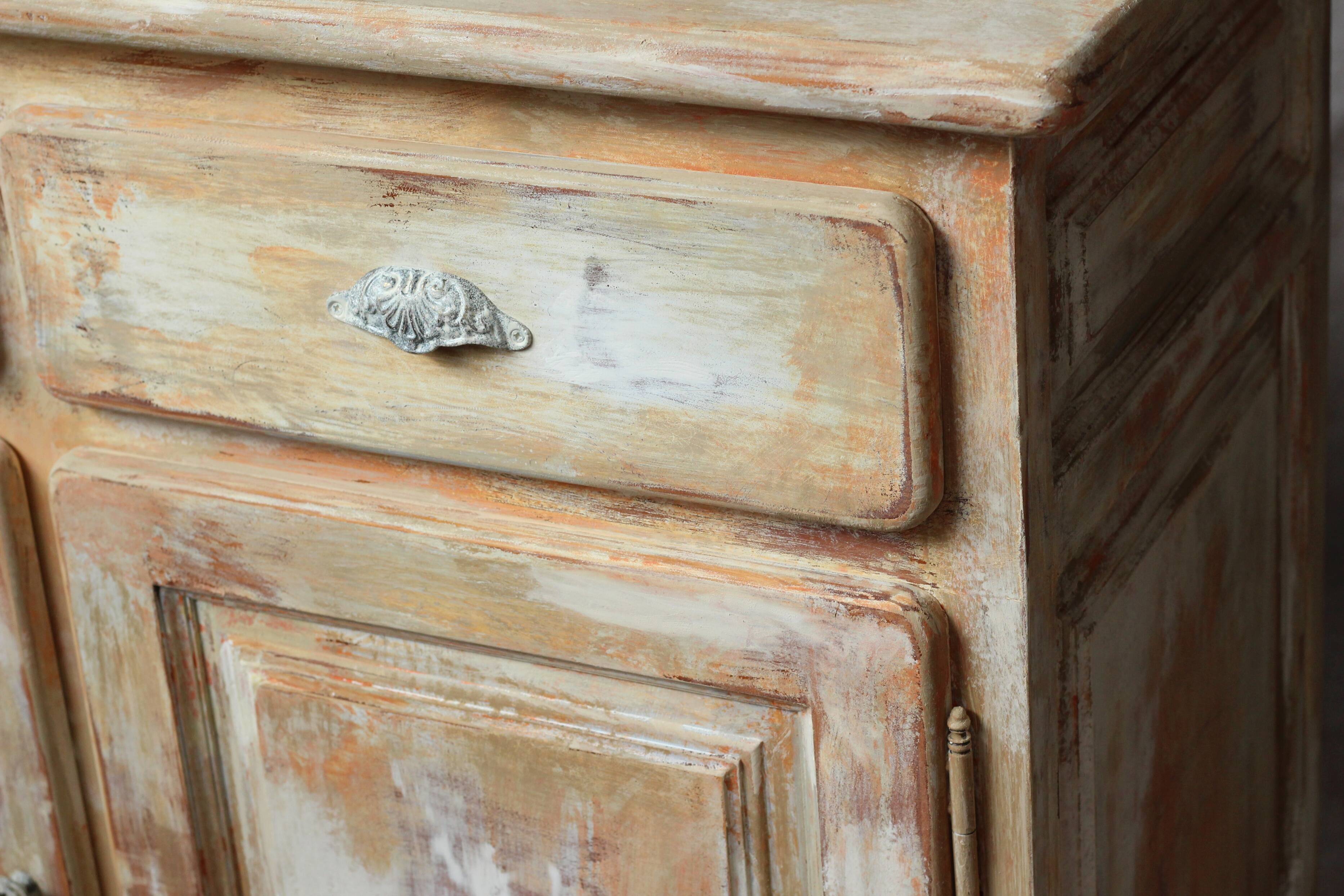 Buffet parisien patiné