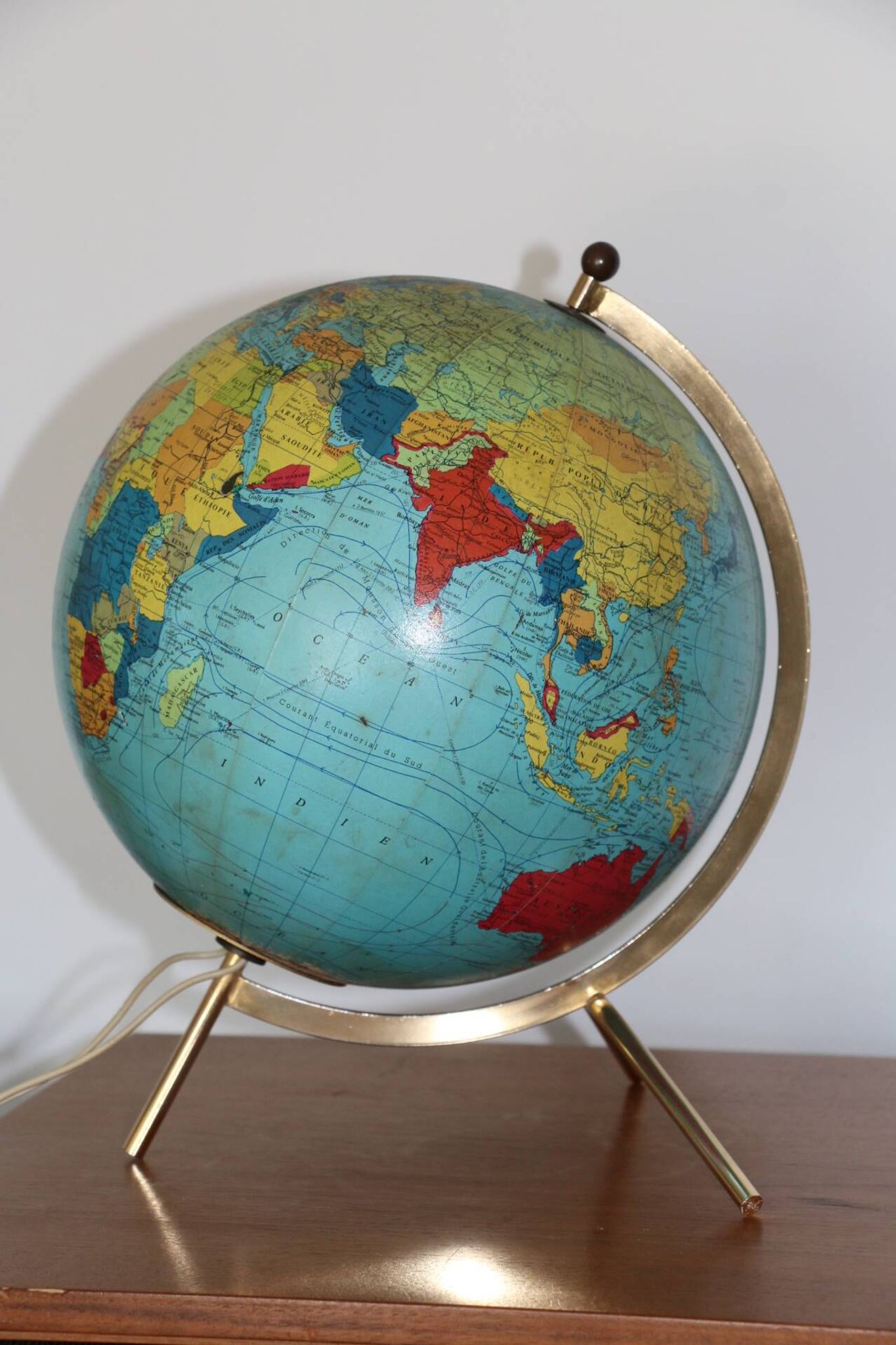 Globe terrestre lumineux TARIDE verre 1966