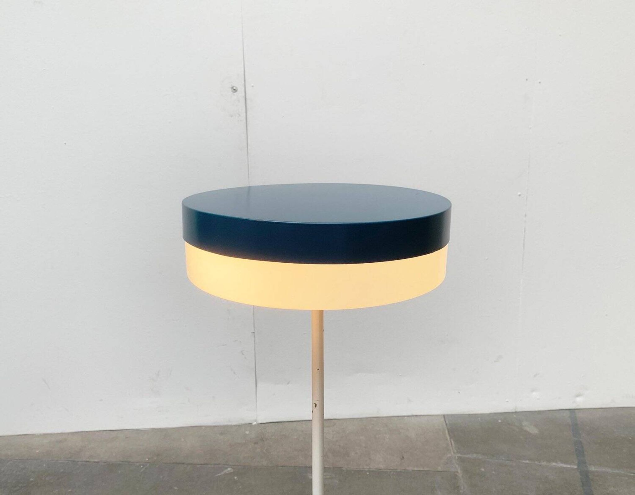 Lampadaire minimaliste de Bega, Allemagne