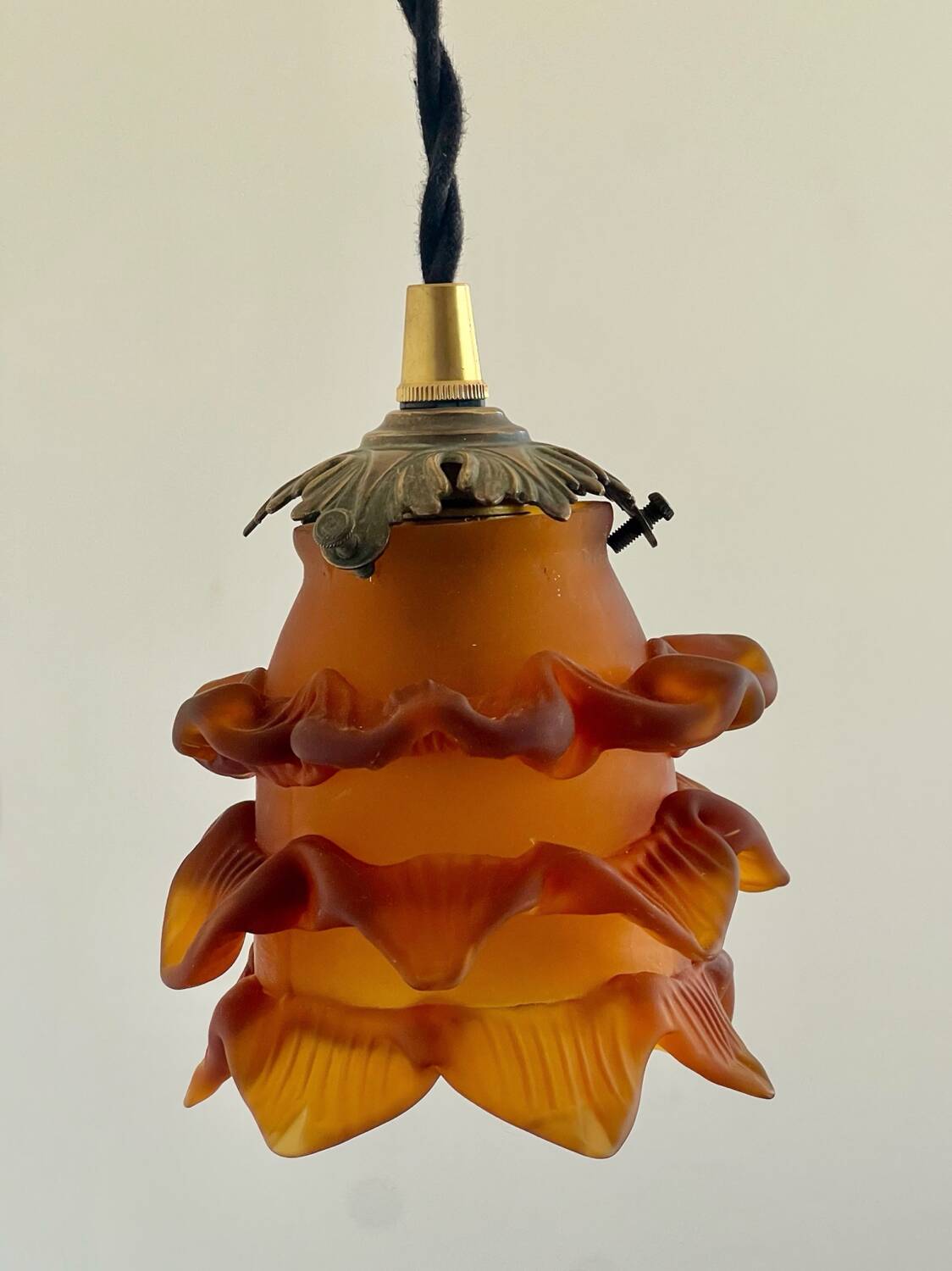 Duo of glass roses on hooks