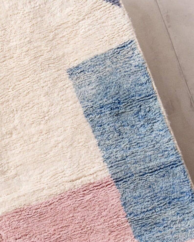 Traditional handwoven Berber rug, size 200 x 300 cm