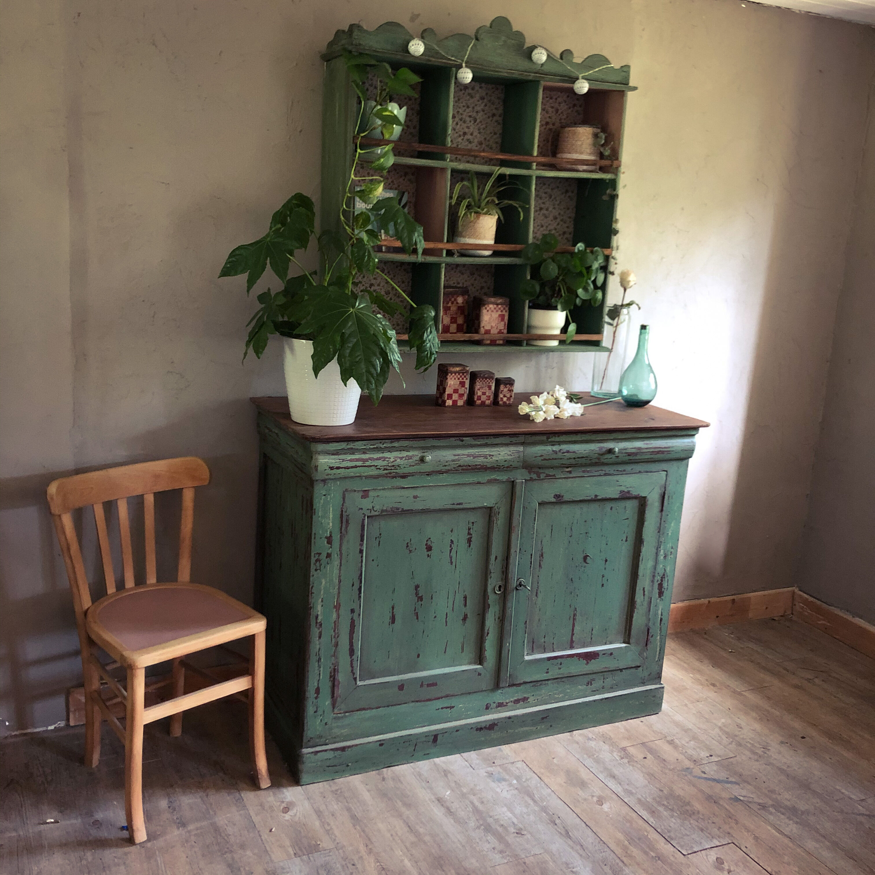 Buffet with workshop-style patinated shelf