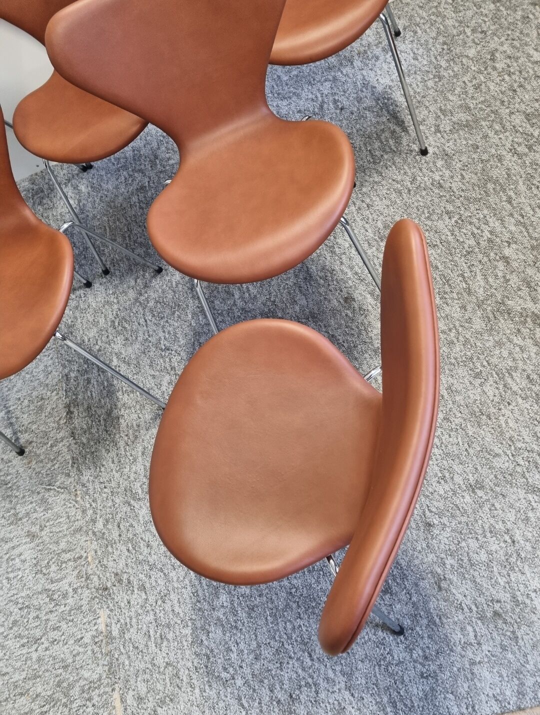 Set of 6 3107 butterfly chairs by Arne Jacobsen for Fritz Hansen