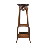 Selette en noyer sculpté