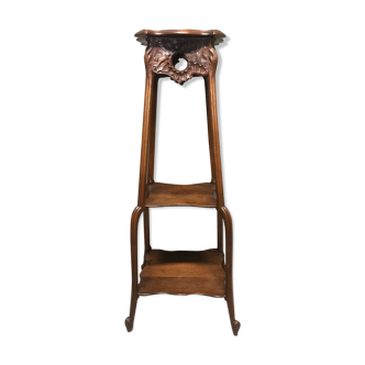 Selette en noyer sculpté
