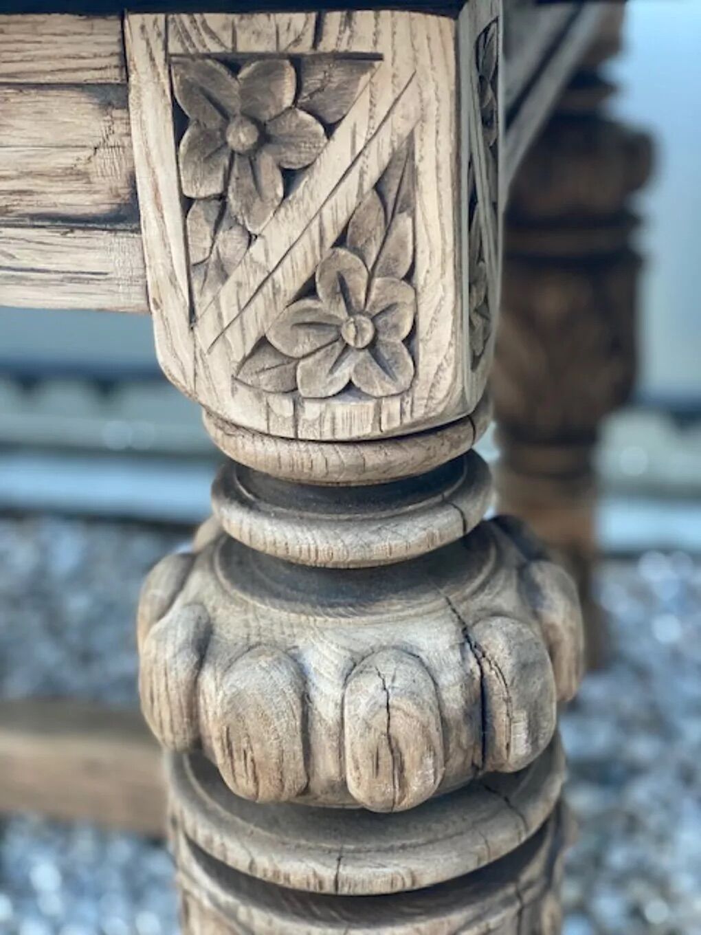 Extendable monastery table