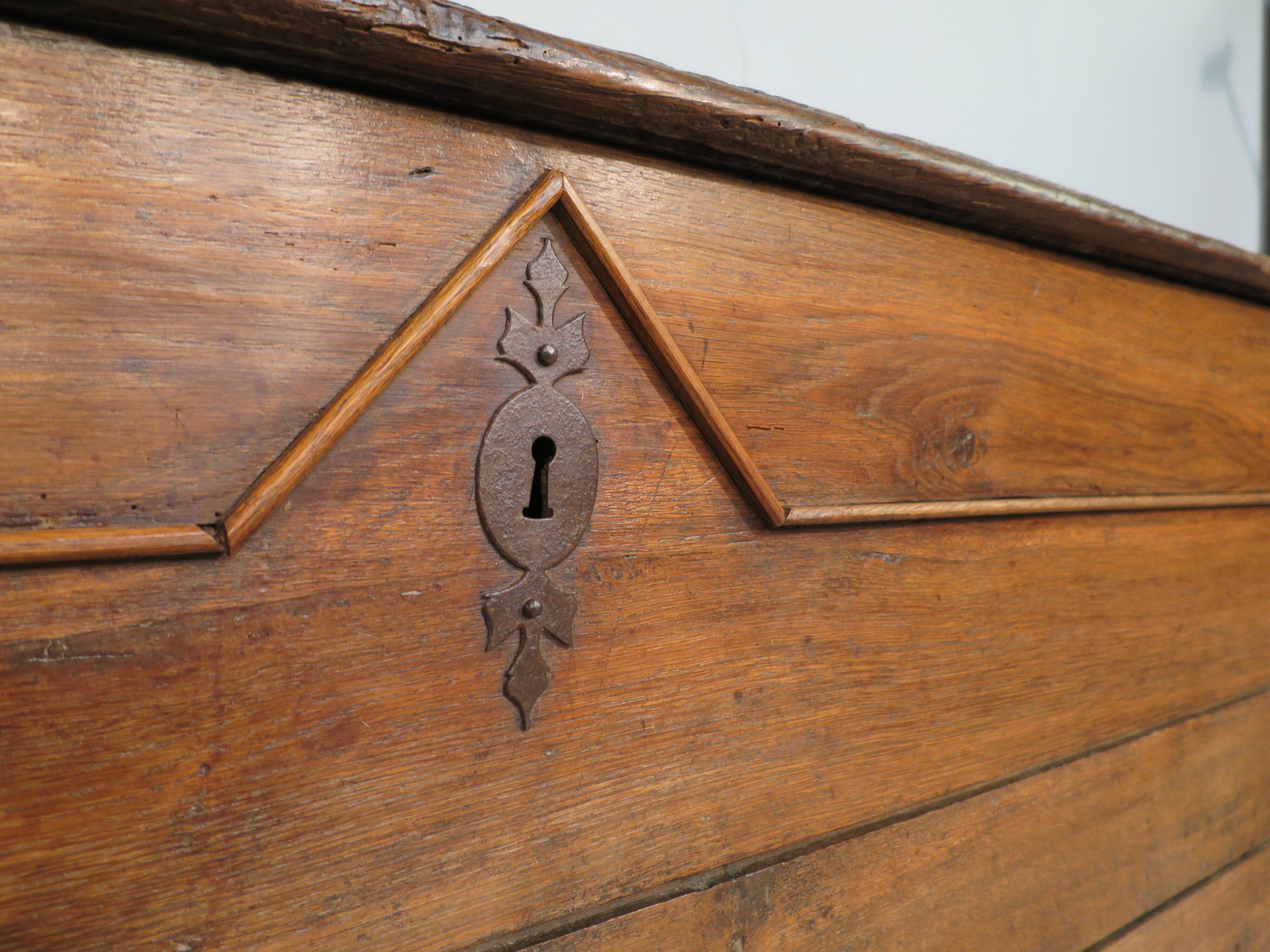 Solid oak box at the end of 19th