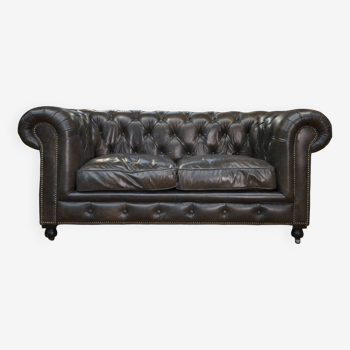 Chesterfield sofa in Caviar-colored padded leather