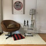 Swivel hull chair