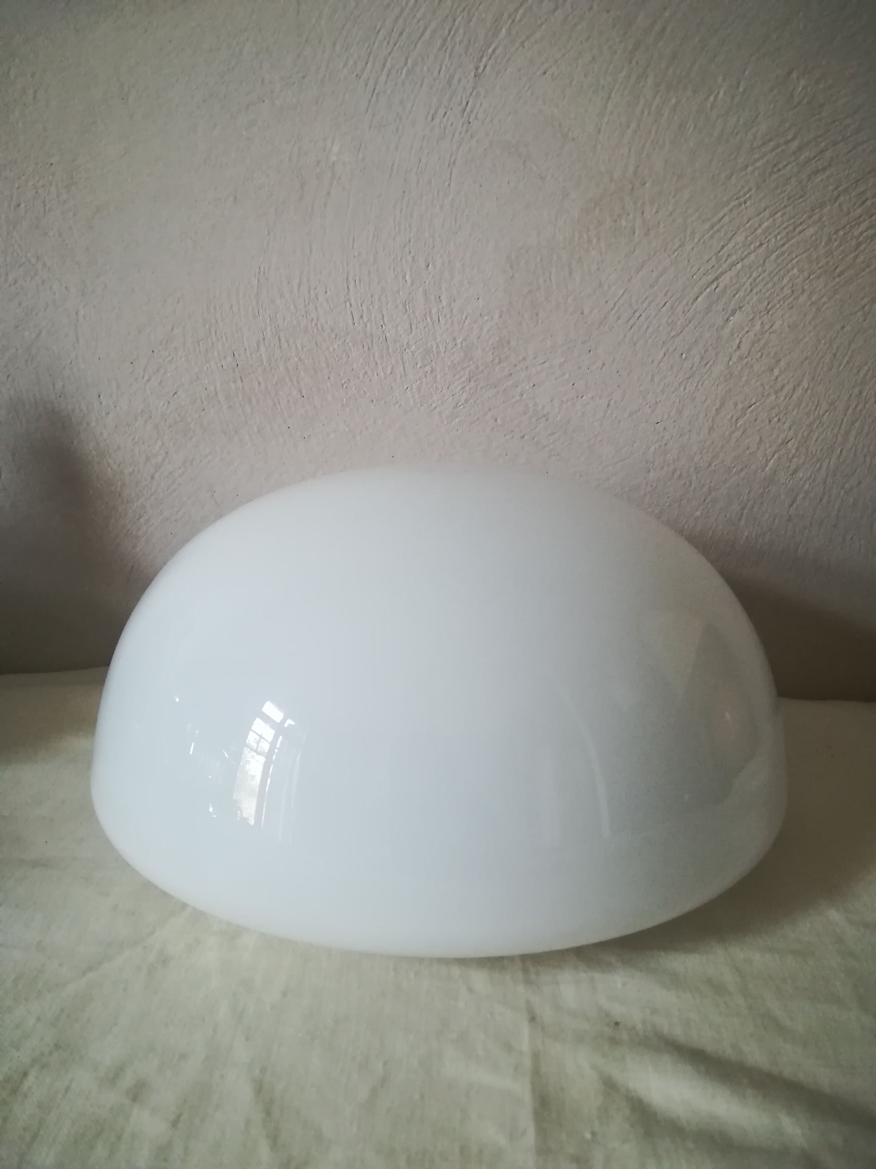 Round opaline ceiling light