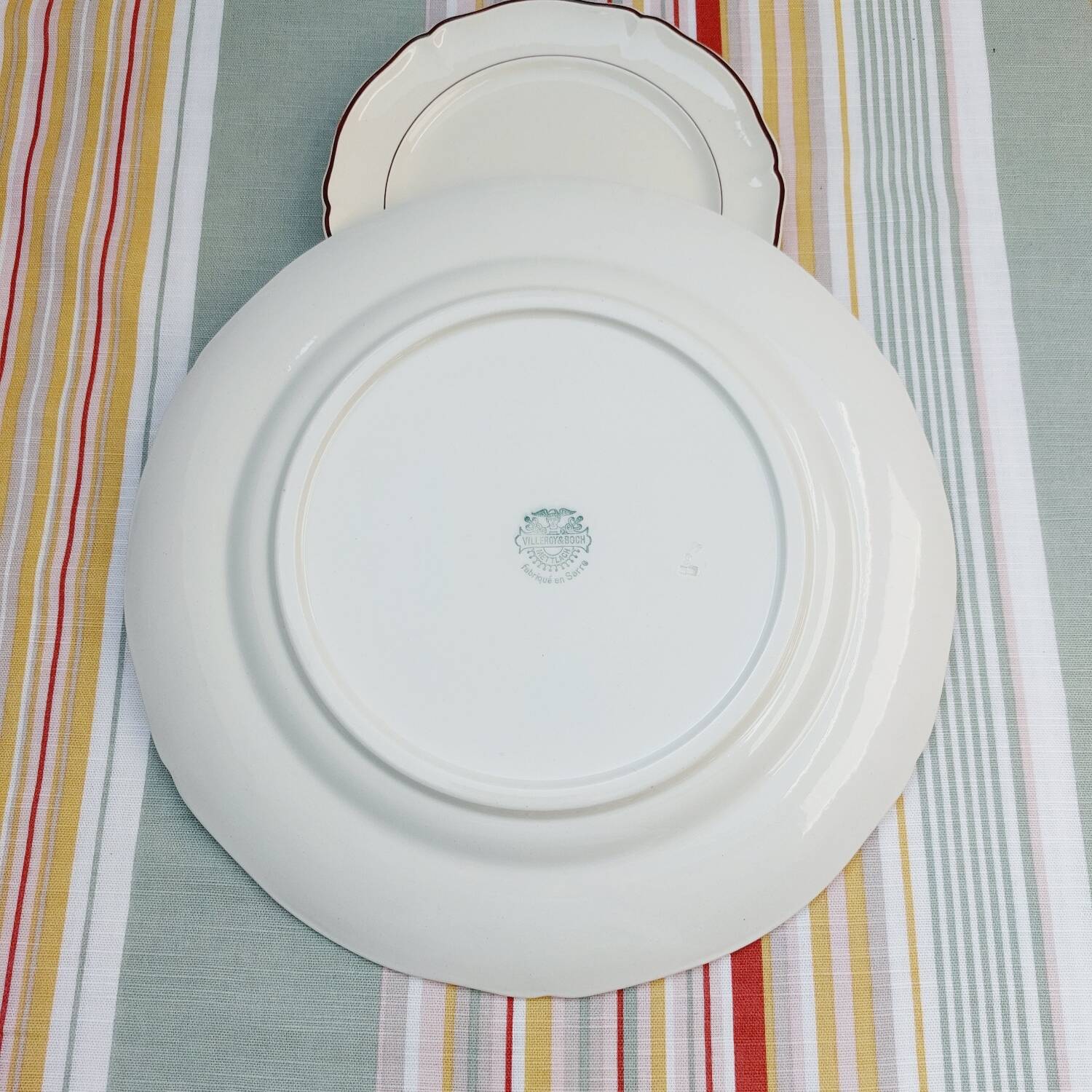 Villeroy & Boch brown scalloped round serving dish