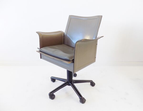 fauteuil de bureau en cuir Matteo Grassi Korium par Tito Agnoli