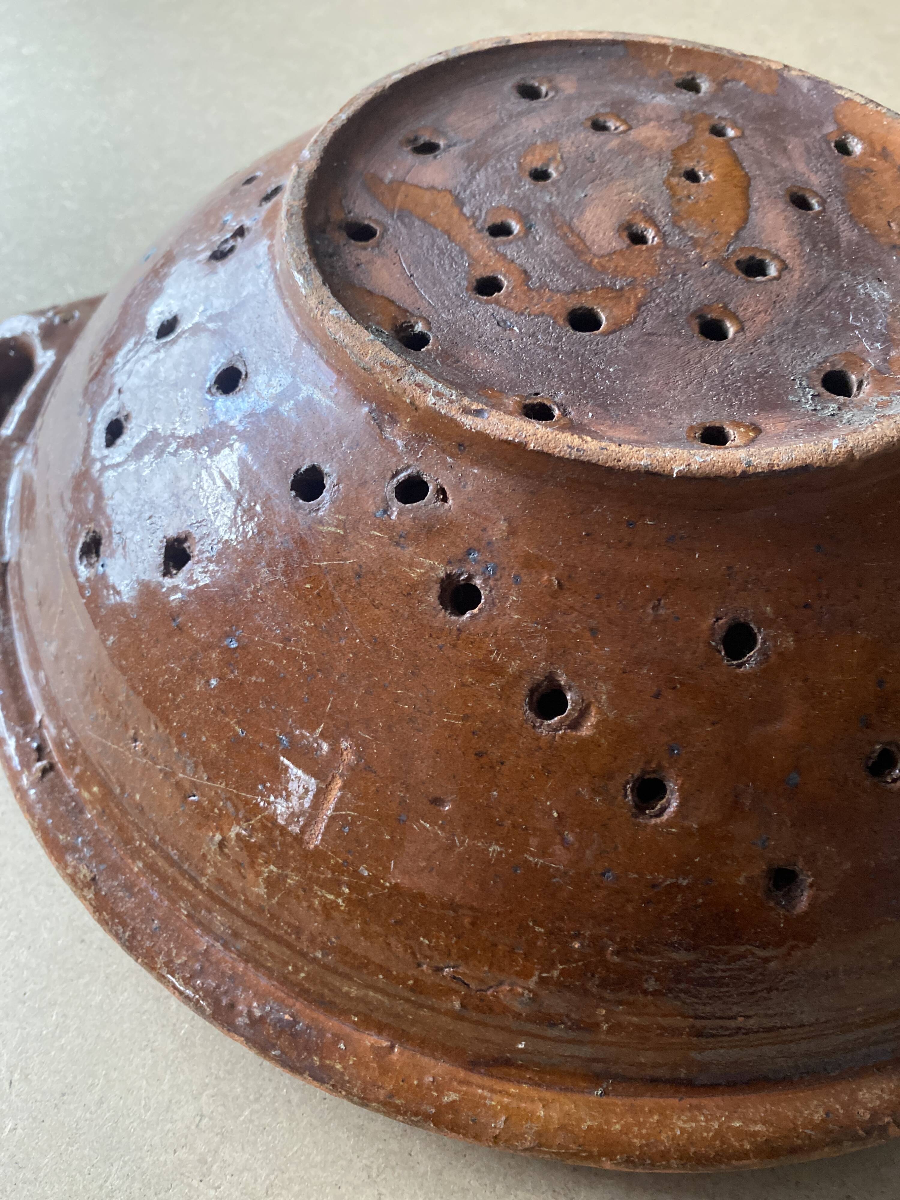 Glazed earthenware drainer