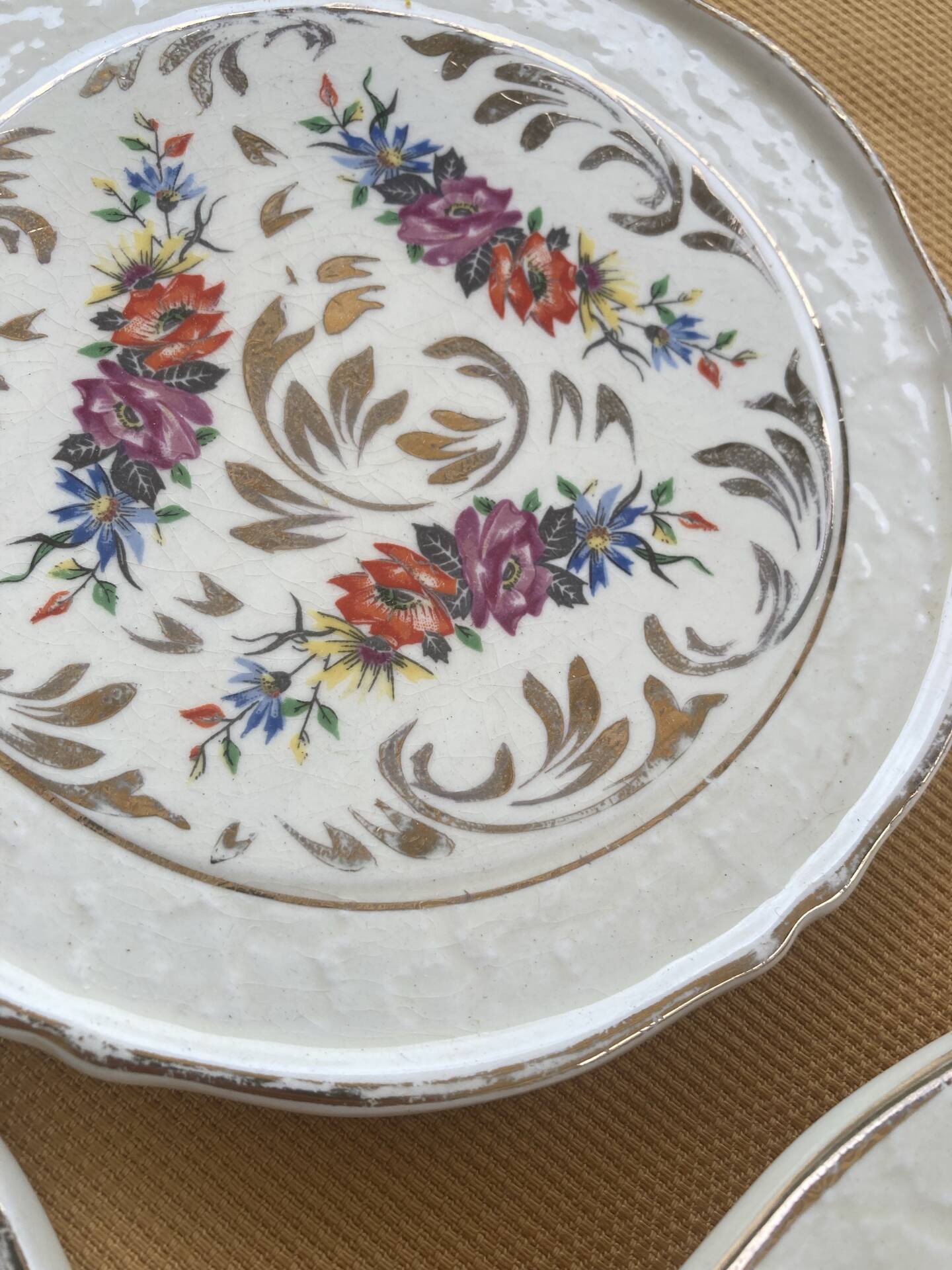 Presentation platters in artistic ceramic from the brand Cernanord Fr.