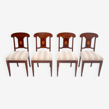 Un ensemble de chaises du milieu du XIXe siècle, Europe du Nord.