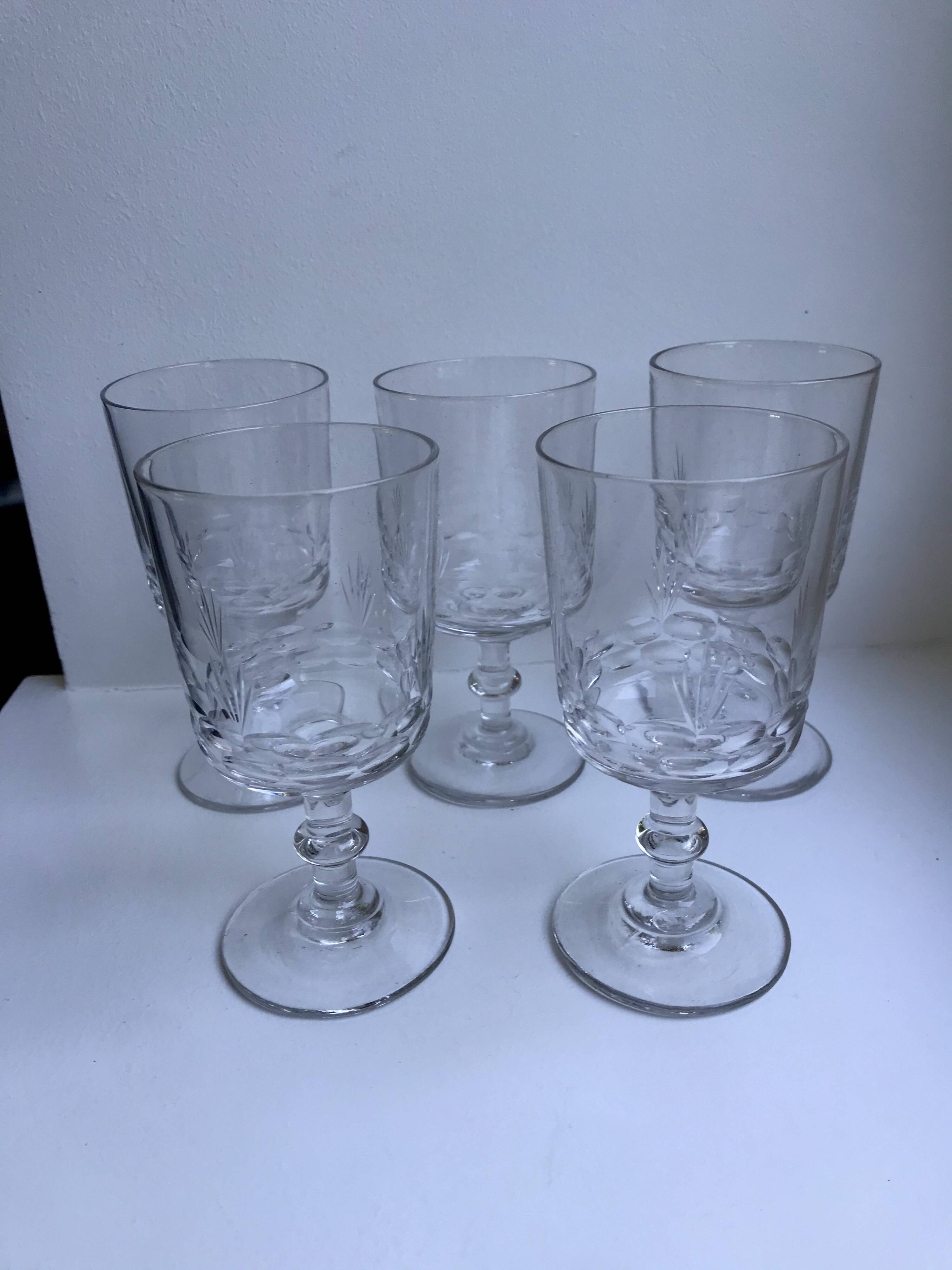 Set of 5 small crystal wine glasses engraved 50-60s