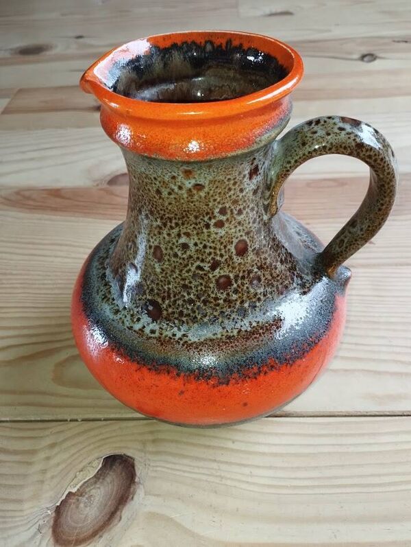 Cruche vintage – Émail flammé rouge et brun – Numérotée – Années 50–60