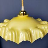 Suspension abat-jour en verre jaune drapé