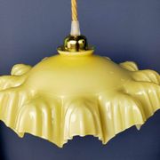 Suspension abat-jour en verre jaune drapé