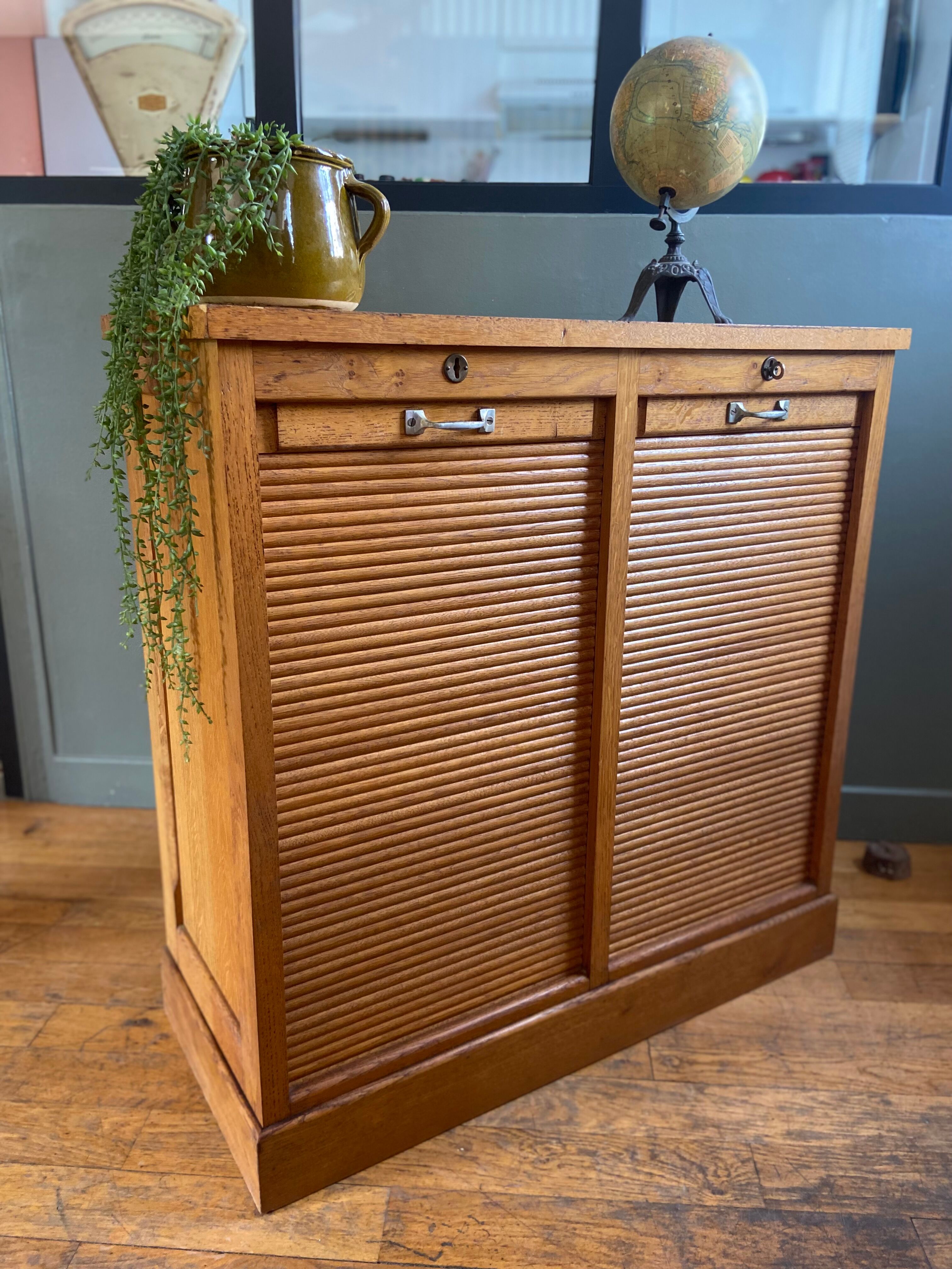 Low furniture double curtains