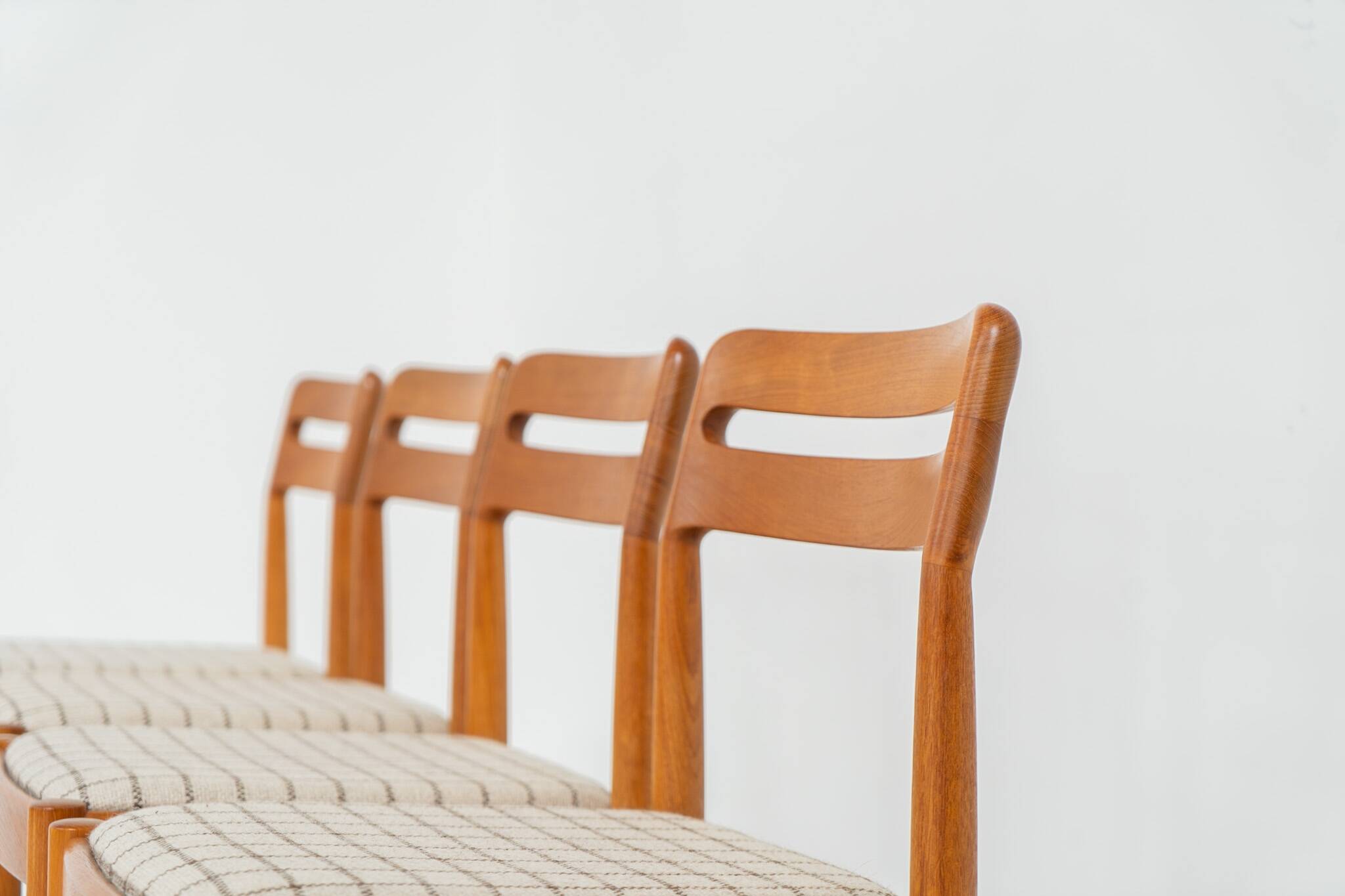 Ensemble de 4 chaises de salle à manger par H.W. Klein pour Bramin