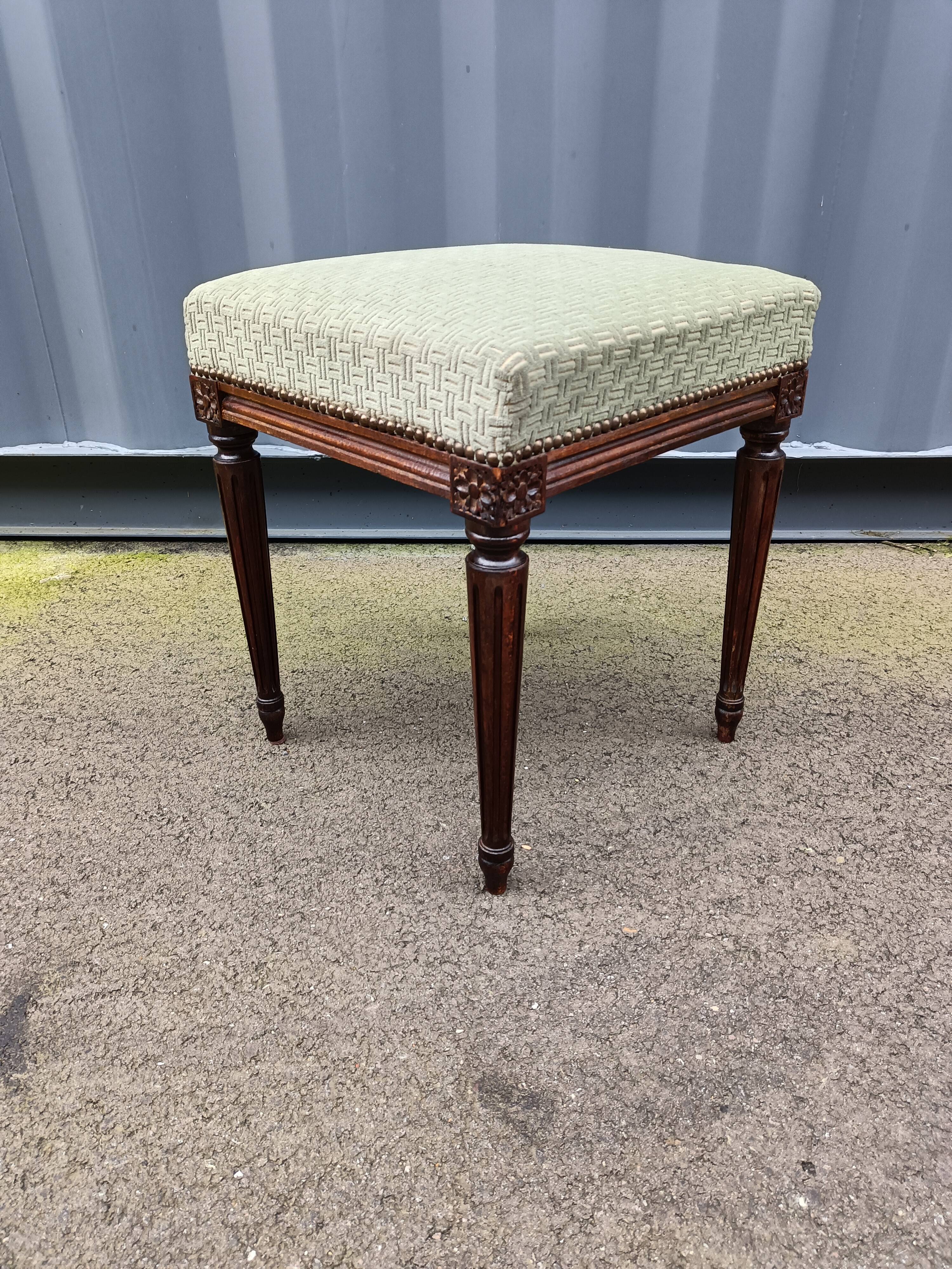 Pouf stool old Louis XVI style