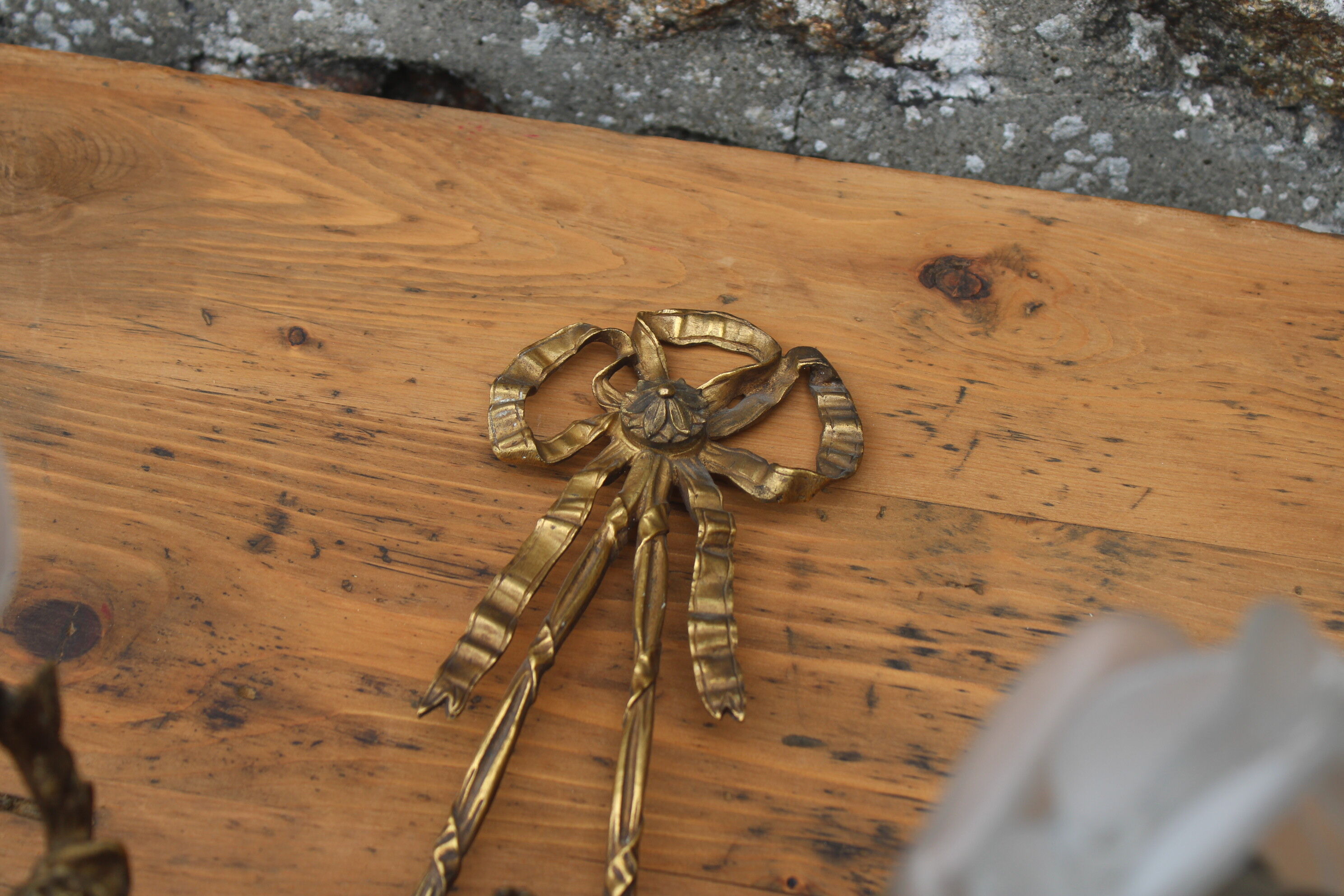 Wall lamp in bronze cherub