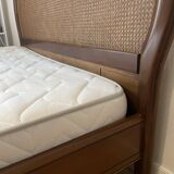 Lit double en cannage (matelas et sommier inclus)