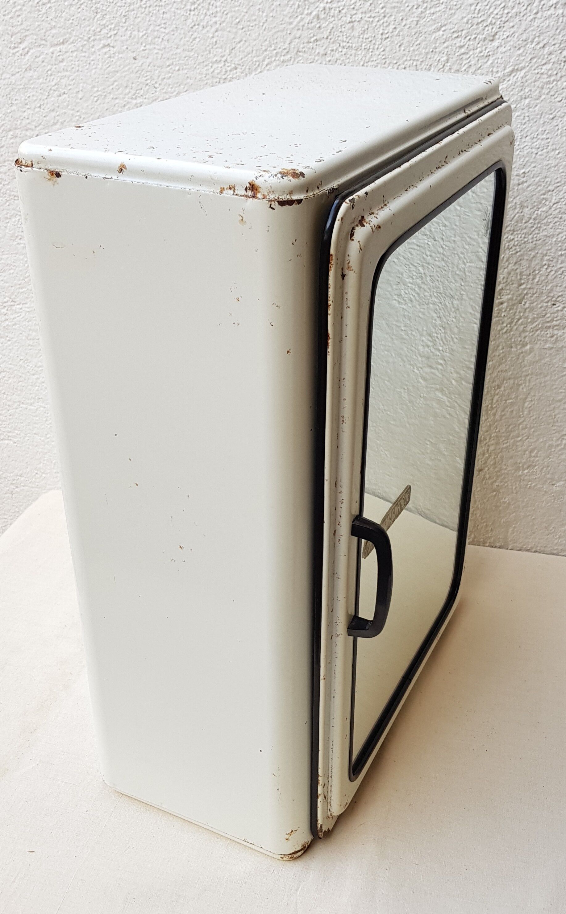 Armoire de toilette 60's