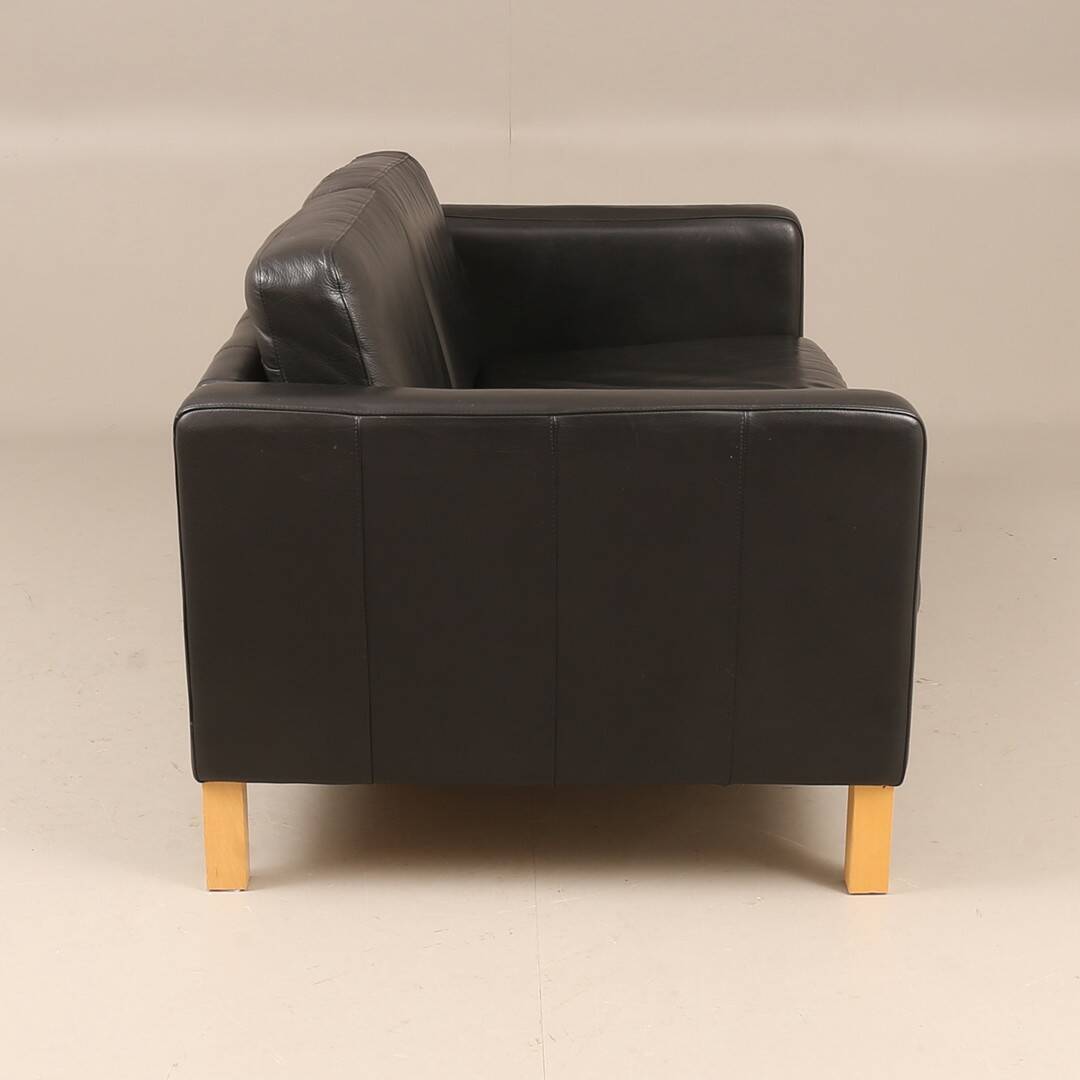 IKEA “Karlstad” — Leather Sofa — Scandinavian Classic with Clean, Timeless